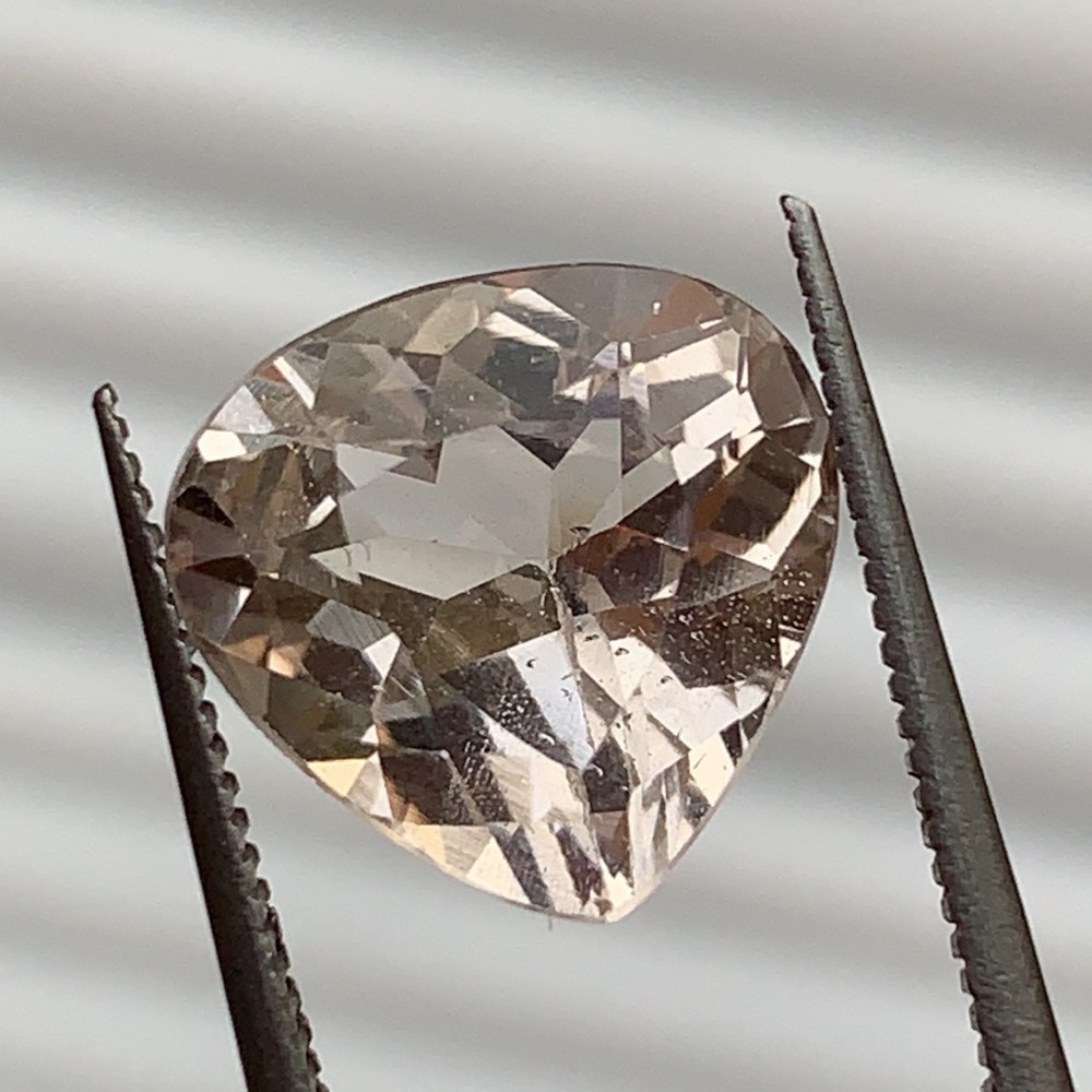 4.35 Carats Imperial Natural Topaz Cut Stone from Skardu Pakistan - Picture 14 of 16